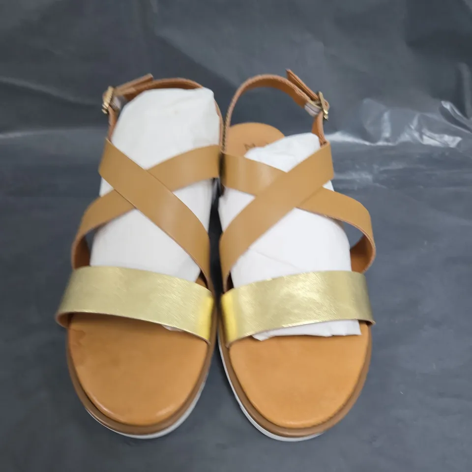 BOXED PAIR OF MODA POZIE SANDALS - UK SIZE 6 