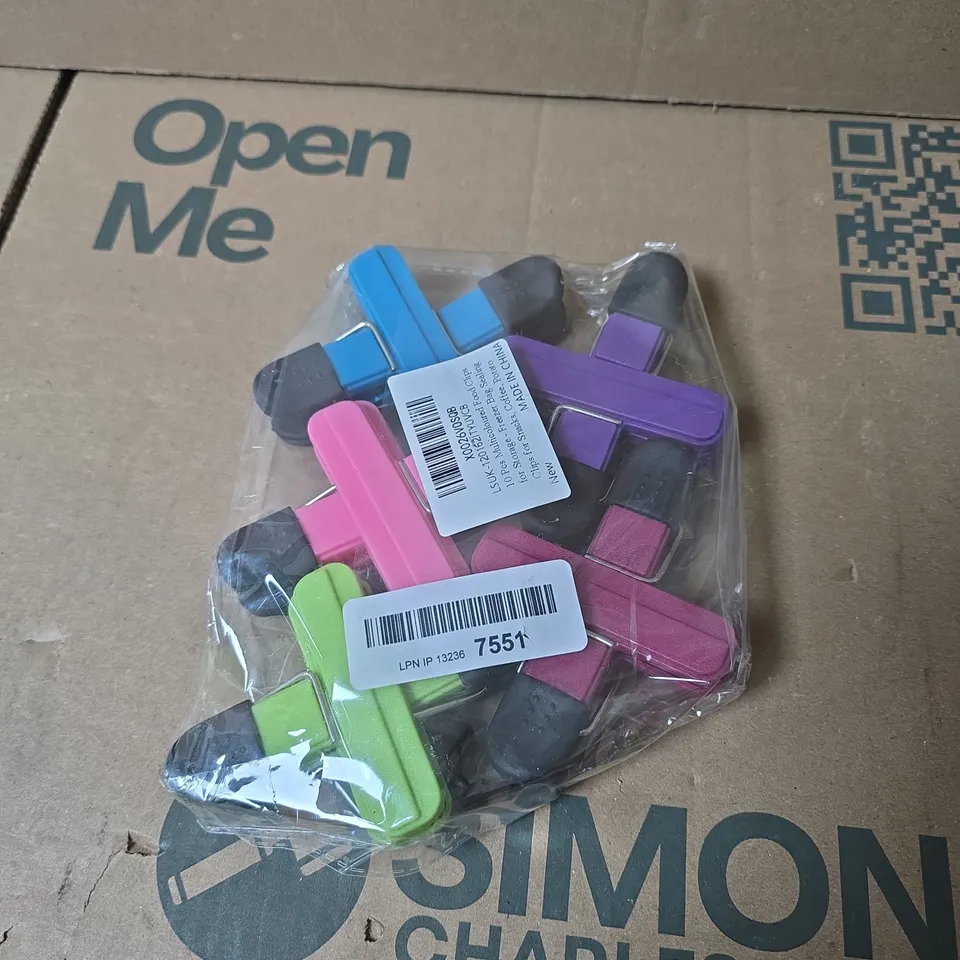 APPROXIMATELY 15 ASSORTED HOUSEHOLD ITEMS INCLUDING NO NEED FOR NAILS , WATER WIPES AND ASSORTED PLASTIC PEGS