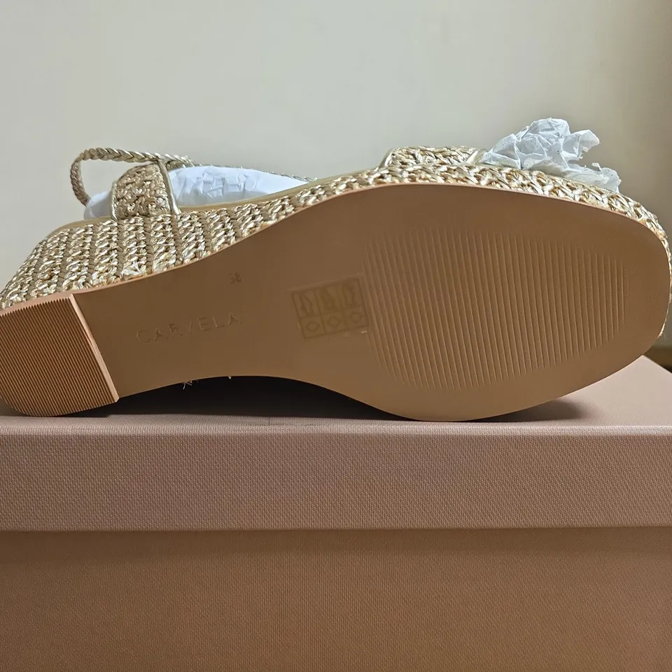 BOXED PAIR OF CARVELA MARINA LOW WEDGE SANDALS – GOLD SYNTHETIC, UK 5