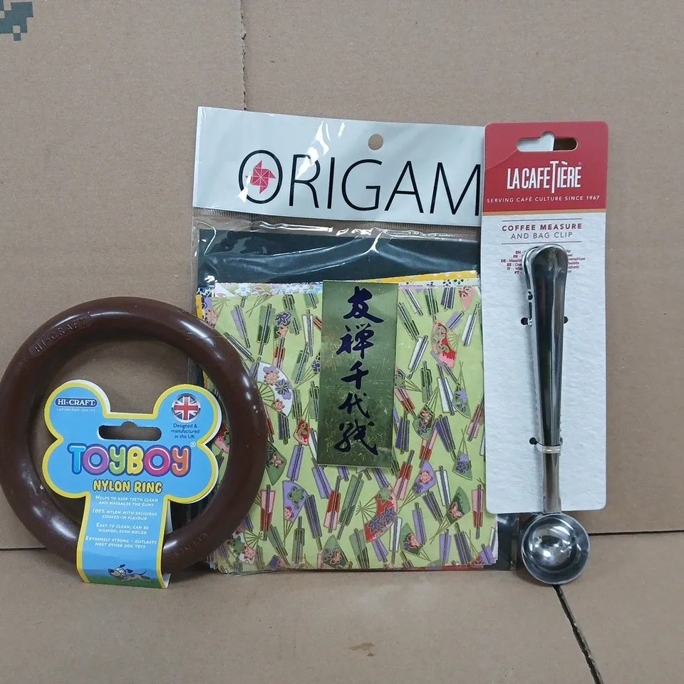 APPROXIMATELY 8 ASSORTED HOUSEHOLD ITEMS TO INCLUDE ORIGAMI PAPER, NYLON RING DOG TOY, ETC