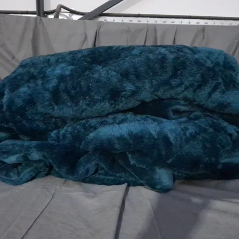 COZEE HOME VELVETSOFT & FLUFFY FILLED DIAMOND QUILT BEDSPREAD IN JUNIPER 50CM X 260CM