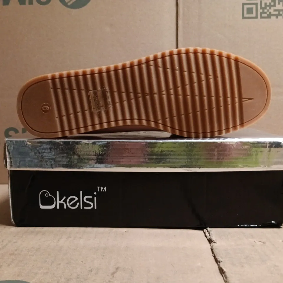 BOXED PAIR OF KELSI LOAFERS IN PINK SIZE 6