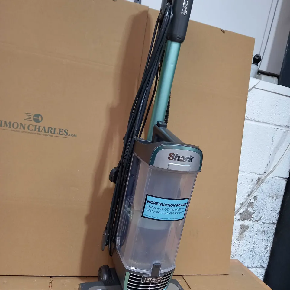 SHARK DUO CLEAN VACCUM CLEANER 