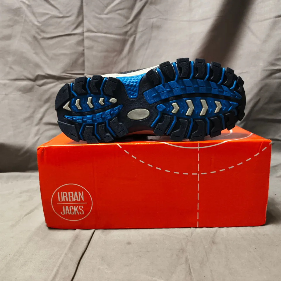 BOXED PAIR OF URBAN JACKS KIDS SHOES IN NAVY/COBALT SIZE 12