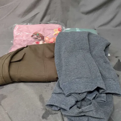 BOX OF APPROXIMATELY 15 ASSORTED CLOTHING ITEMS TO INCLUDE XMAS JUMPER, GREEN SHIRT WITH GOLD BUTTONS, GREY HOODIE, GREEN ZIP UP TOP ETC