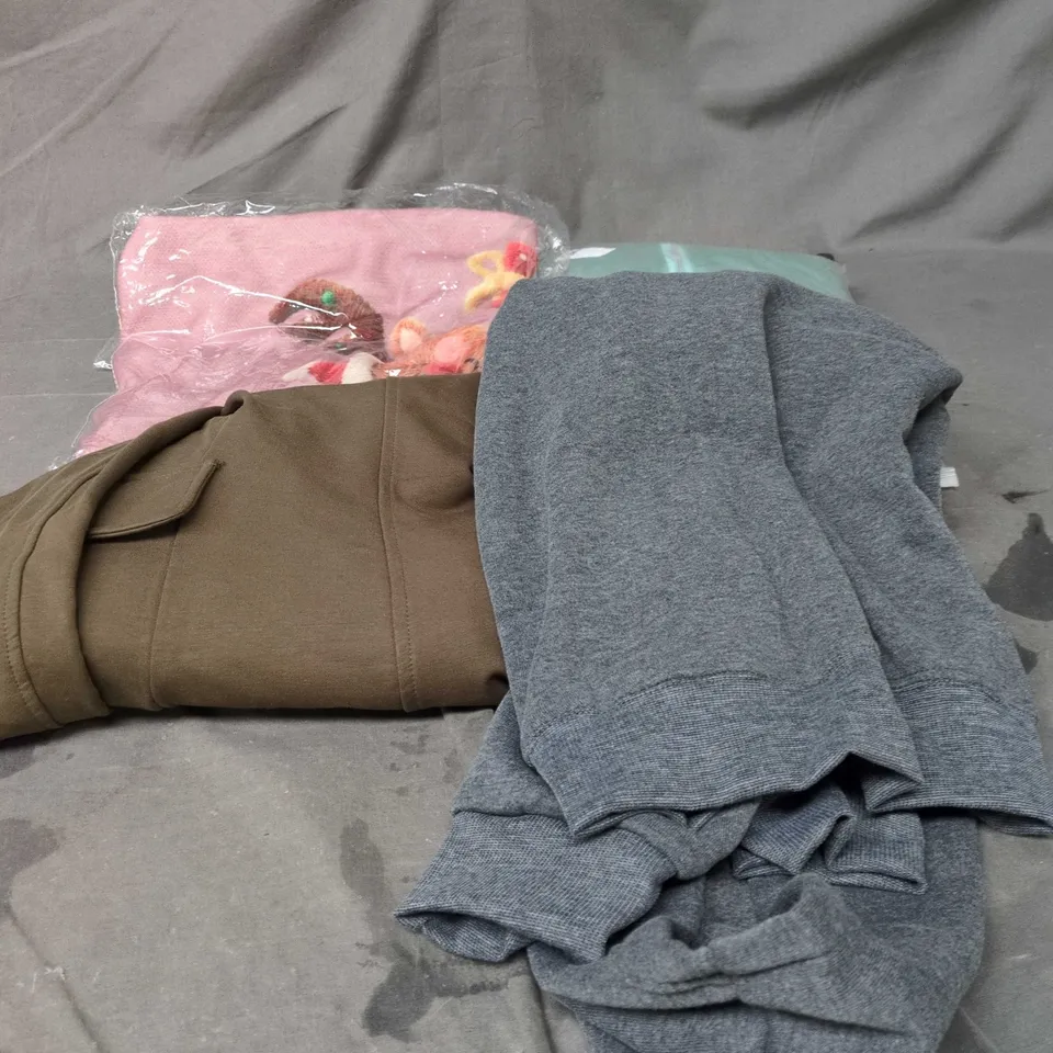 BOX OF APPROXIMATELY 15 ASSORTED CLOTHING ITEMS TO INCLUDE XMAS JUMPER, GREEN SHIRT WITH GOLD BUTTONS, GREY HOODIE, GREEN ZIP UP TOP ETC