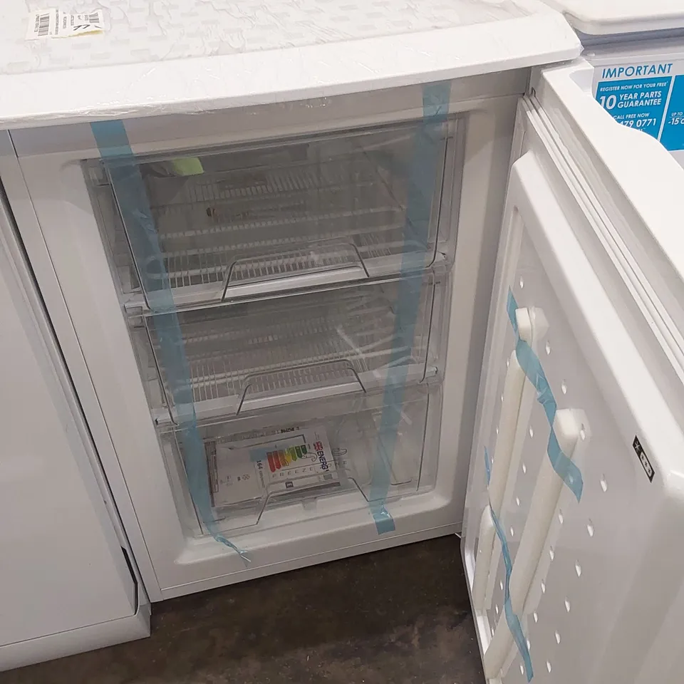 COMFEE RCU83WH2(E) FREESTANDING UNDER COUNTER FREEZER - WHITE