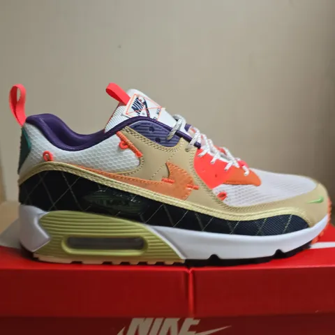 BOXED PAIR OF NIKE AIR MAX 90 TRAINERS - UK SIZE 9