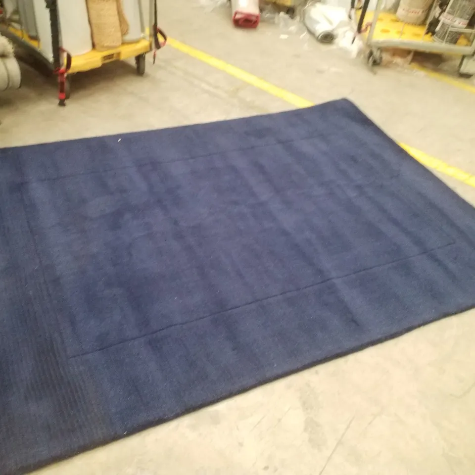 QUALITY DESIGNER AREA RUG    - APPROXIMATELY 233X161CM