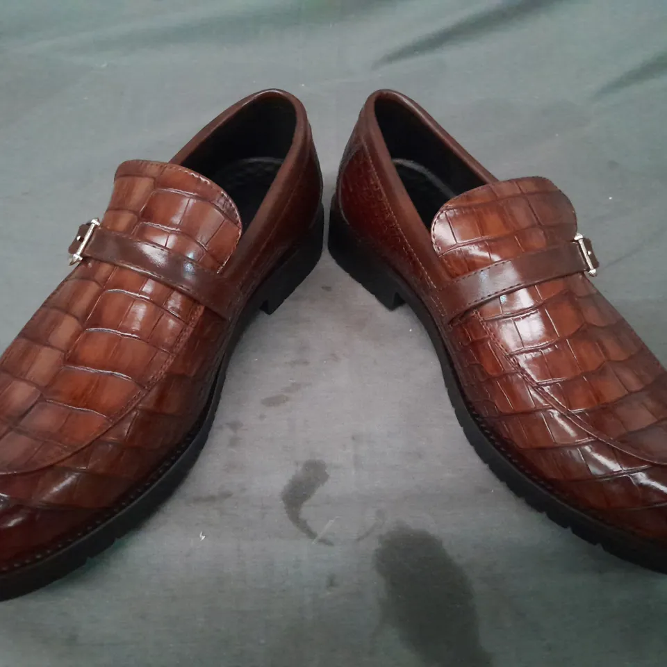 BOXED PAIR OF DESIGNER LOAFERS IN BROWN CROC ASIAN SIZES 255