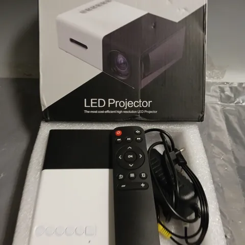 BOXED LED PROJECTOR