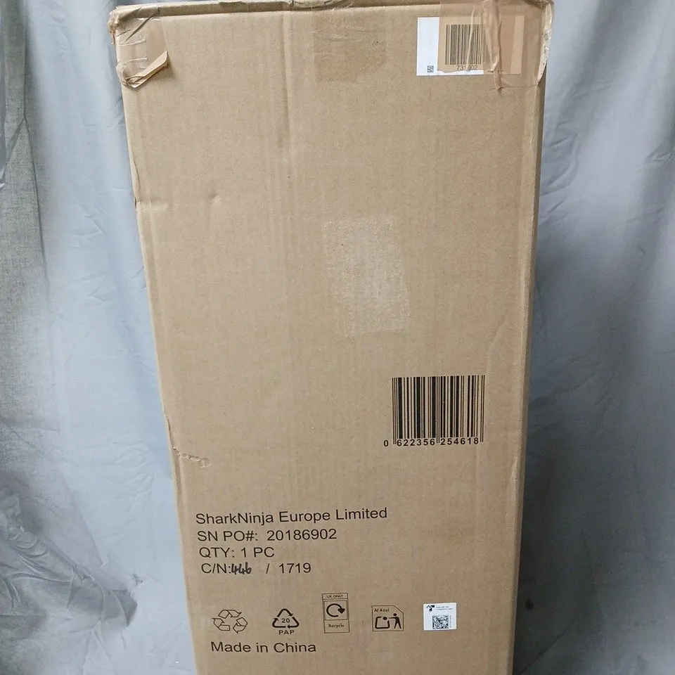 SHARK STRATOS CORDLESS VACUUM W/ ANTI HAIR WRAP & CLEAN SENSE IQ IZ400UKT