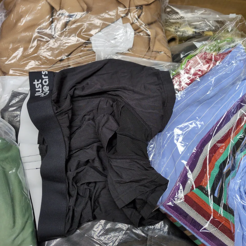 APPROXIMATELY 30 ASSORTED CLOTHING ITEMS IN VARIOUS SIZES, STYLES & COLOURS TO INCLUDE BRANDS SUCH AS DEBENHAMS, DFYNE, POPPRI, ETC - COLLECTION ONLY