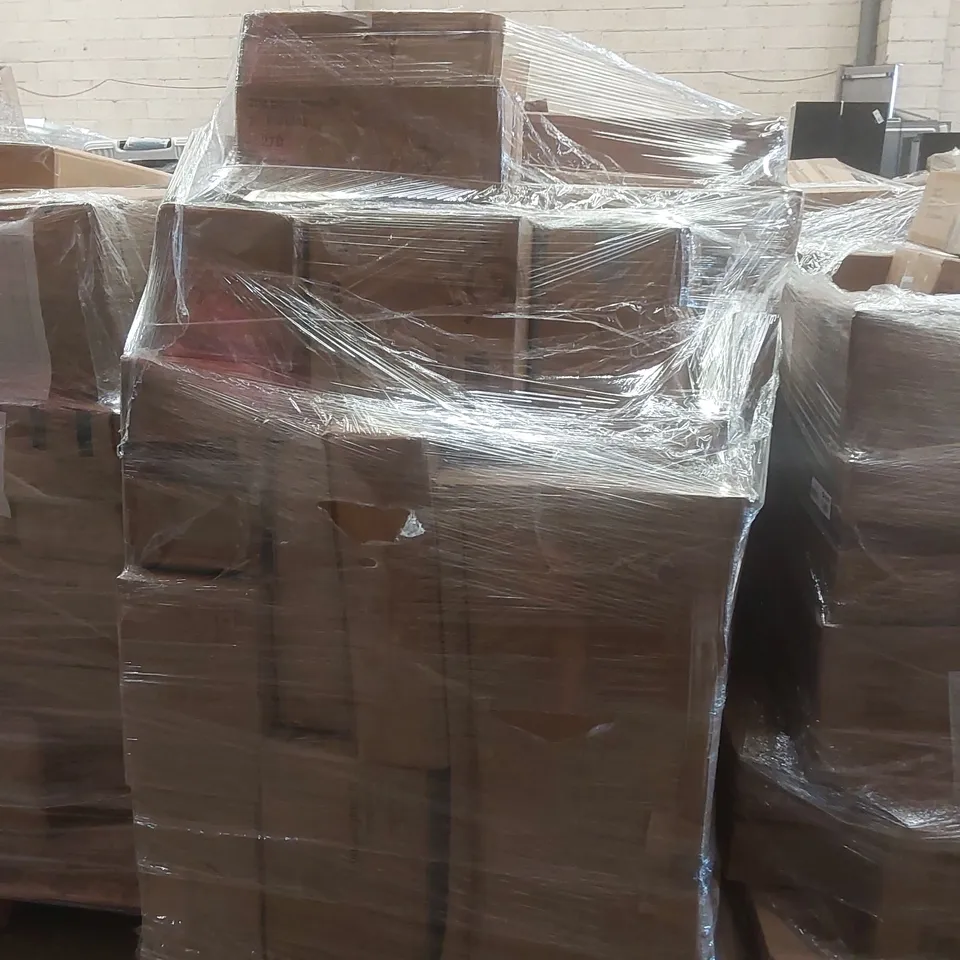 PALLET CONTAINING A VERY LARGE QUANTITY OF ASSORTED DESIGNER LIGHTING PRODUCTS