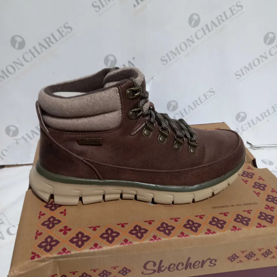 BOXED SKECHERS SYNERGY WARM TECH BOOTS, BROWN - SIZE 4