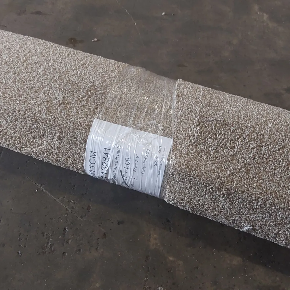 ROLL OF QUALITY GRIFFIN SAND FELT BACK CARPET - APPROXIMATELY 2.4 x 4m