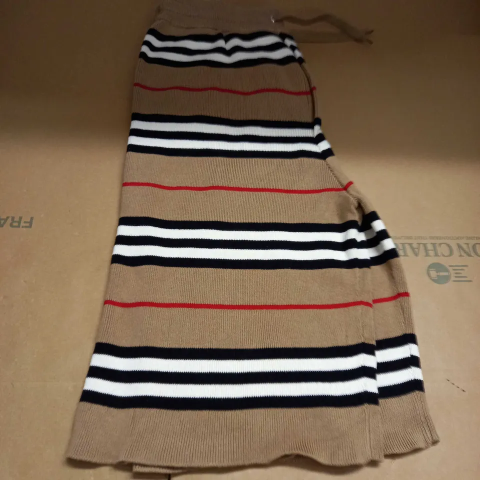 BURBERRY KNITTED SHORTS SIZE M
