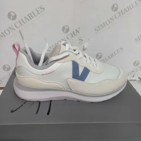 BOXED PAIR OF VIONIC DESIGNER TRAINERS - WHITE - UK SIZE 5.5