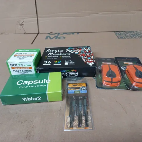 TOTE OF APPROXIMATELY 15 ASSORTED ITEMS TO INCLUDE HIT AND RUN SET (ANGLING), HIT AND RUN LEAD CLIP LEADER (ANGLING), ACRYLIC PAINT MARKERS, CAPSULE FILTER SHOWERHEAD ETC