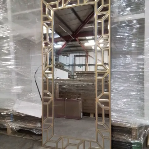 LARGE GOLD FRAME AND TRIM WALL MIRROR (SOME DAMAGE TO CORNERS)
