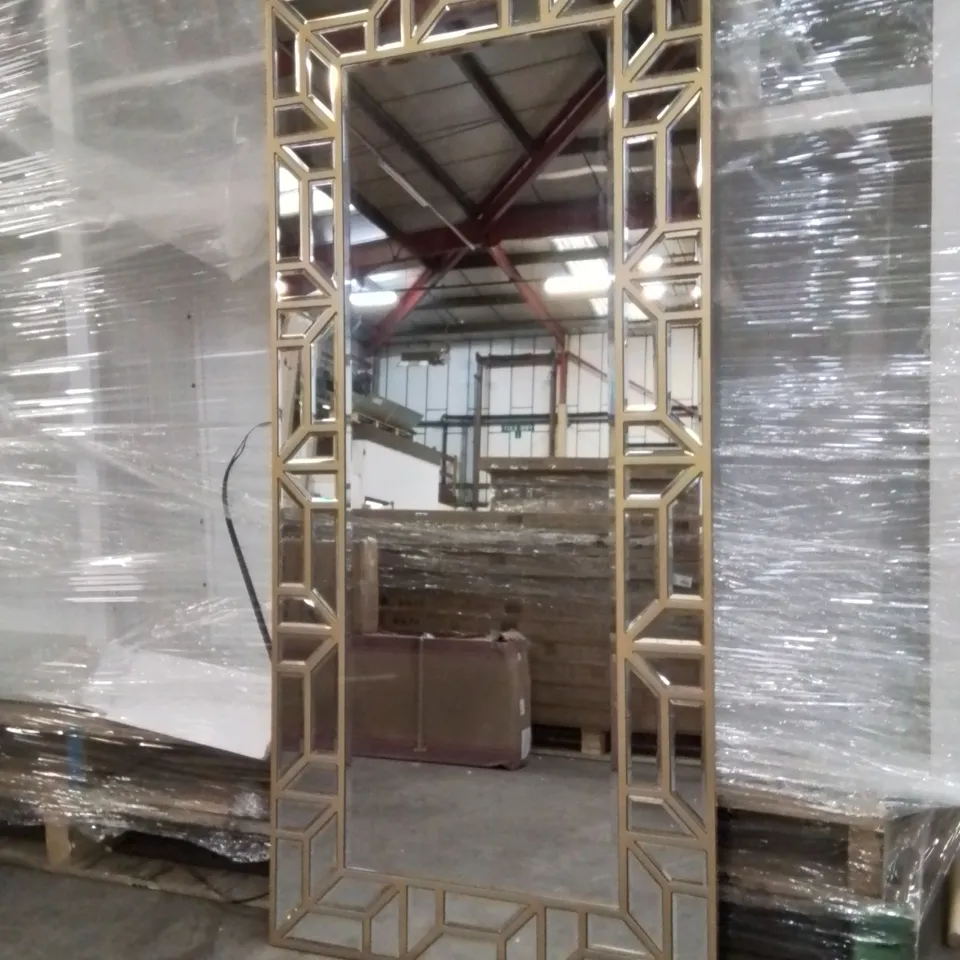 LARGE GOLD FRAME AND TRIM WALL MIRROR (SOME DAMAGE TO CORNERS)