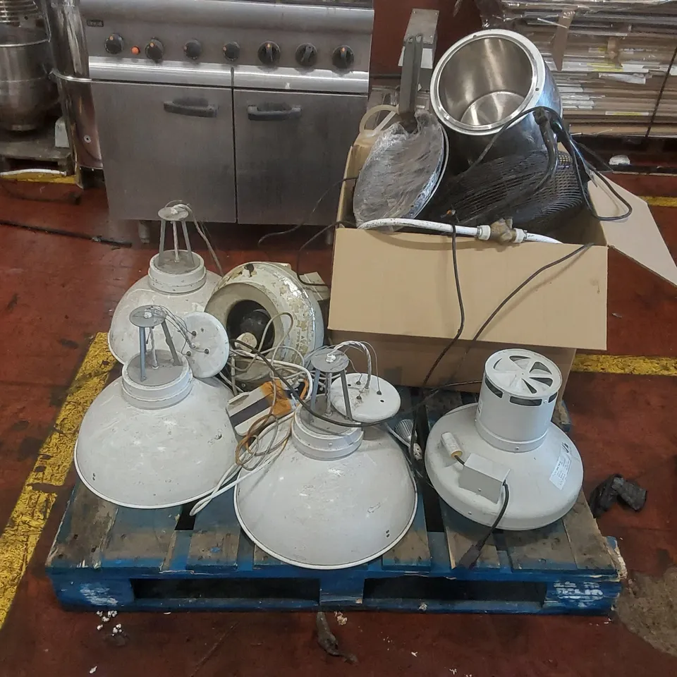 PALLET CONTAINING A LARGE QUANTITY OF ITEMS INCLUDING RESTAURANT LIGHTS, FAN, CHOPPING BOARDS ECT