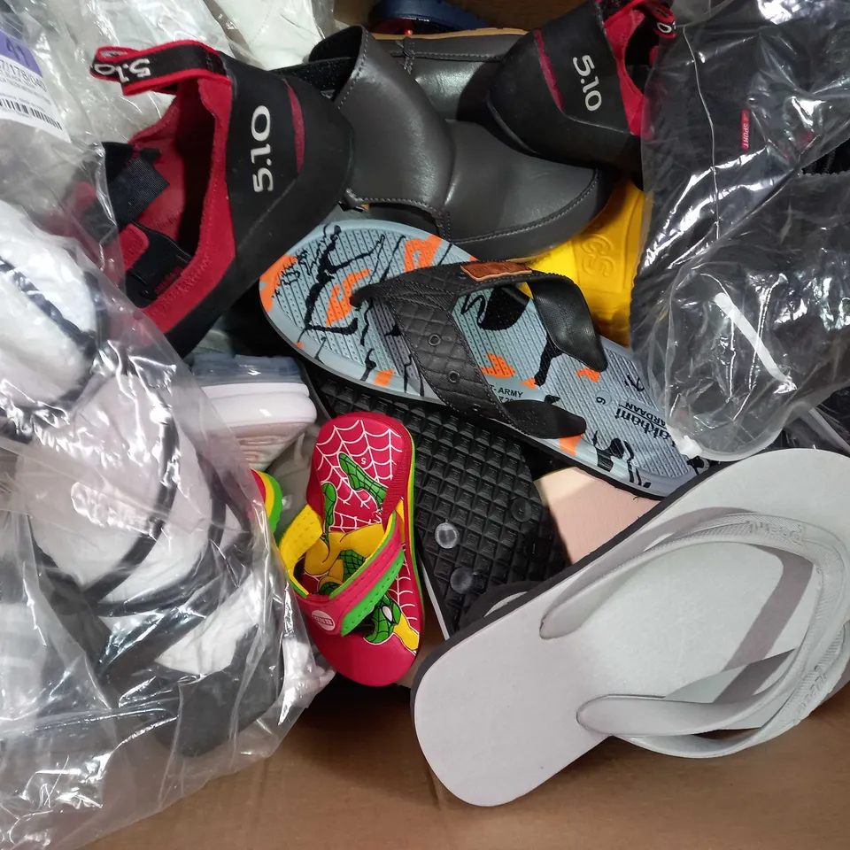 BOX OF APPROXIMATELY 20 ASSORTED PAIRS OF SHOES AND FOOTWEAR ITEMS IN VARIOUS STYLES AND SIZES TO INCLUDE PULL & BEAR, VEJA, ETC