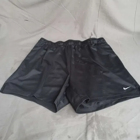 NIKE WOMENS TRAINING SHORTS IN BLACK SIZE XL