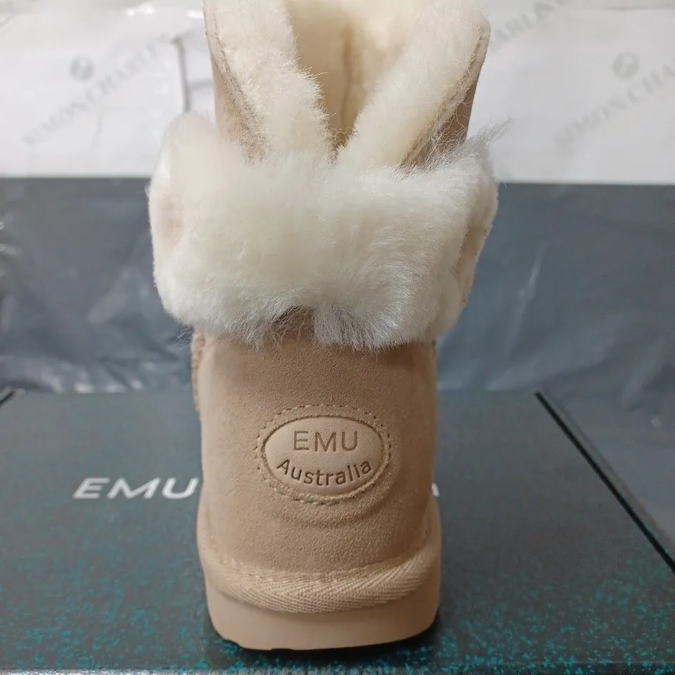 BOXED PAIR OF EMU AUSTRALIA SHEEPSKIN ANKLE HIGH BOOTS - TAN - SIZE 7 UK