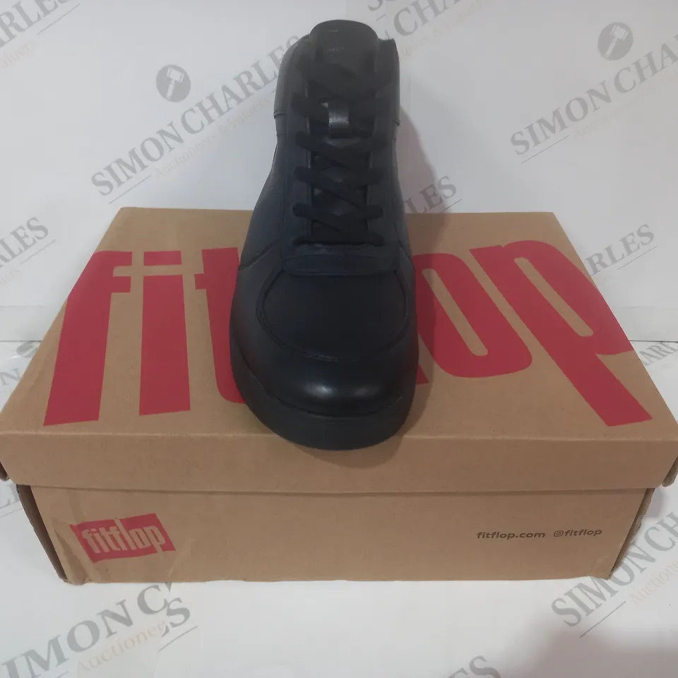 BOXED PAIR OF FITFLOP RALLY MID-TOP PANEL SNEAKERS IN BLACK UK SIZE 7