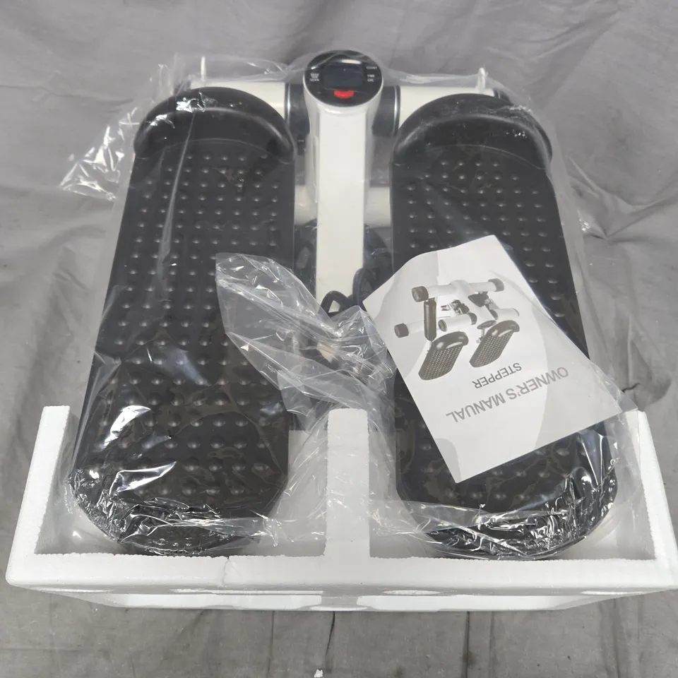 BOXED FITNESS STEPPER IN WHITE