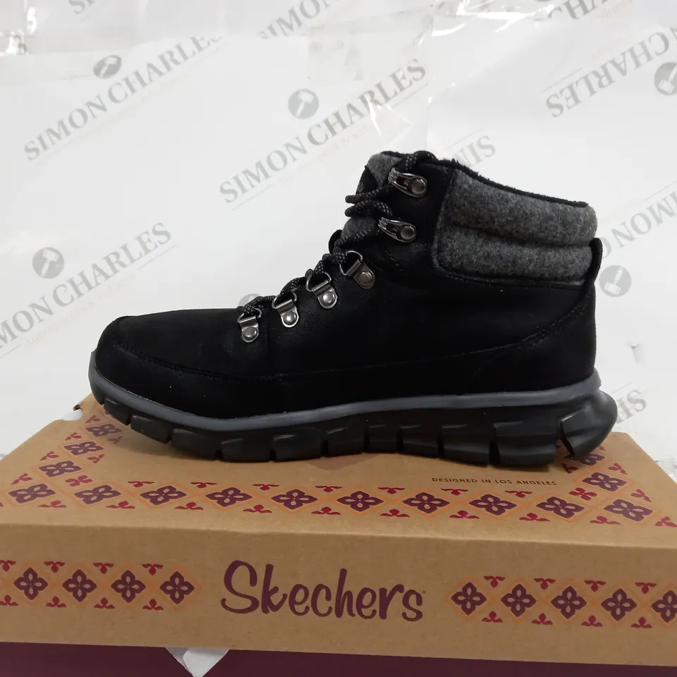 BOXED PAIR OF SKECHERS SYNERGY WARM BOOTS, BLACK - SIZE 5