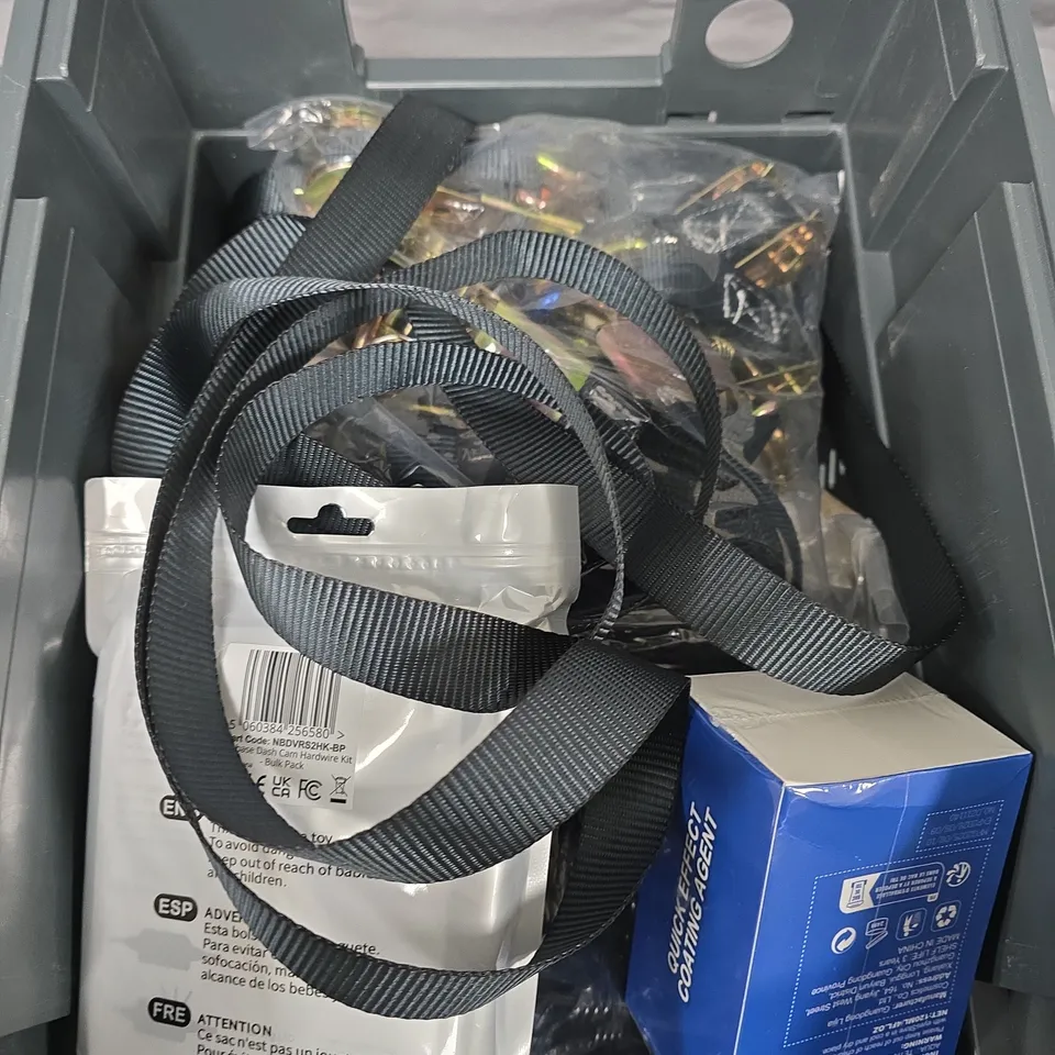 APPROXIMATELY 15 ASSORTED VEHICLE PARTS/ACCESSORIES TO INCLUDE COATING AGENT, RUBBER DUBS, LUGGAGE STRAPS ETC