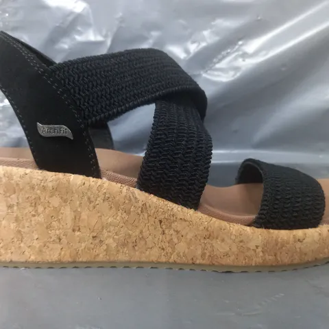 BOXED SKECHERS SANDALS IN BLACK SIZE 3