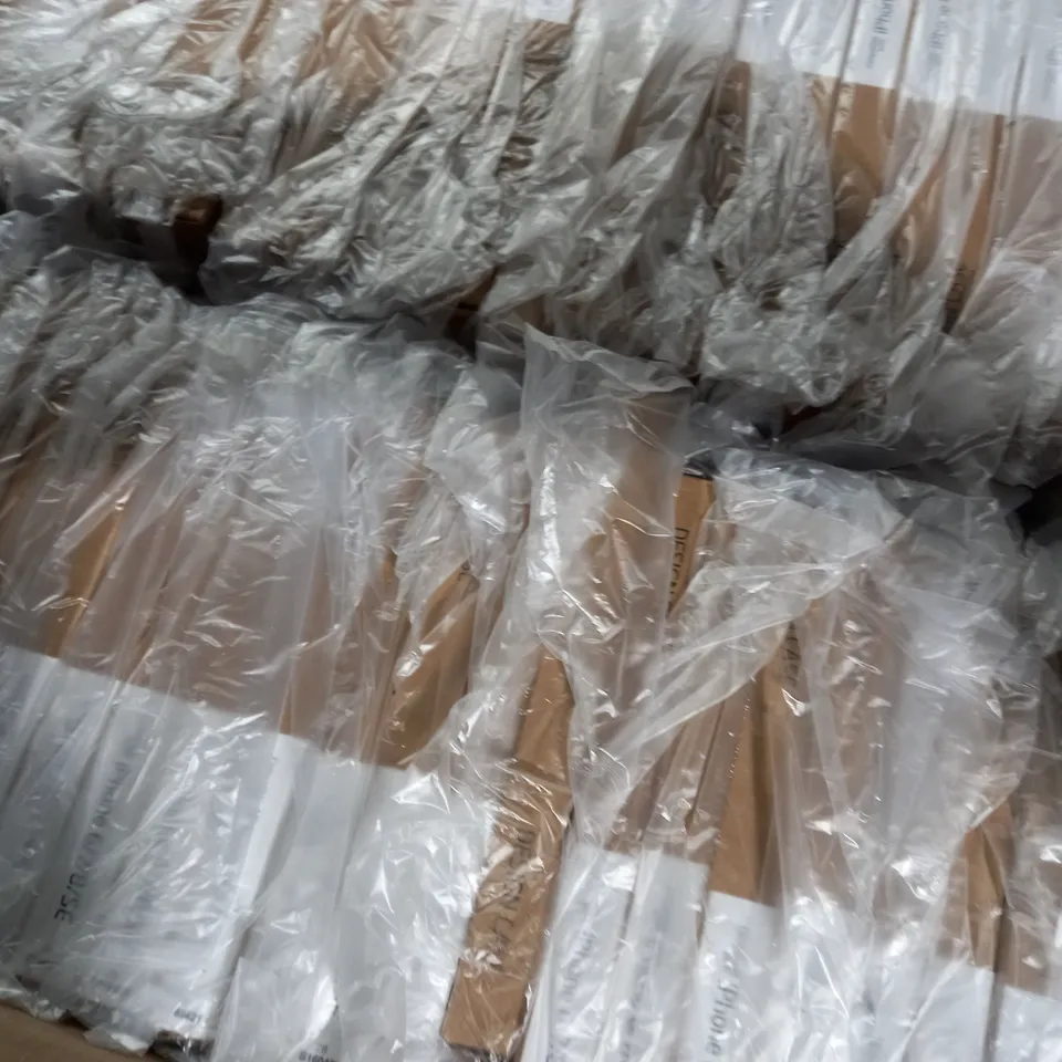 APPROXIMATELY 100 BRAND NEW BOXED AND SEALED GROOV-E DAISY DESIGN CASE GV-MP028 COMPATIBLE WITH IPHONE 6/7/8/SE INCLUDES SCRATCH PROTECTION, WIRELESS CHARGING SUPPORT ETC.