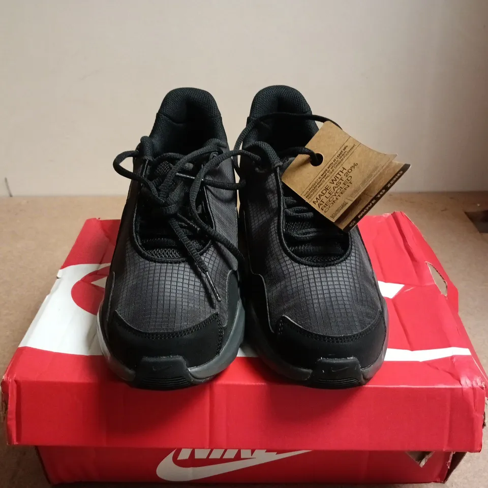 BOXED PAIR OF NIKE AIR MAX NOVA (GS) BLACK/ANTHRACITE/COOL GREY – UK 5