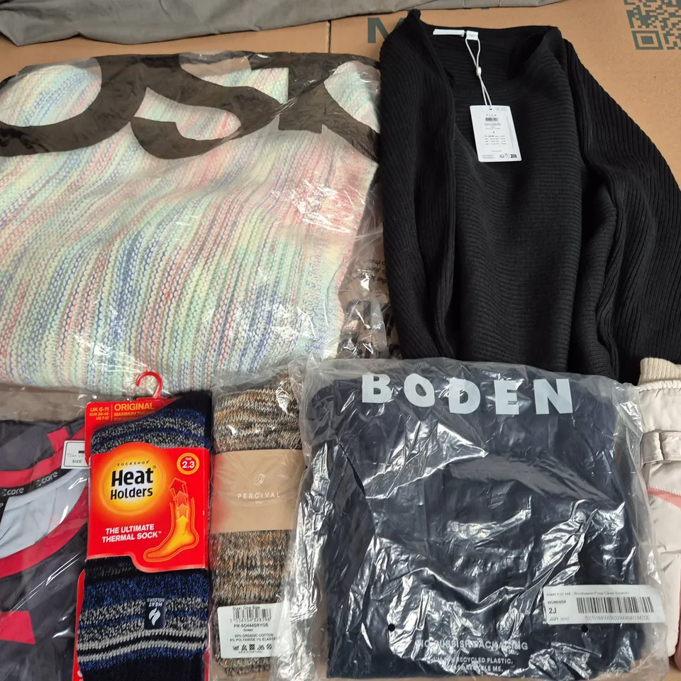 LARGE QUANTITY OF ASSORTED CLOTHING ITEMS TO INCLUDE ASOS, VILA AND HEAT HOLDERS