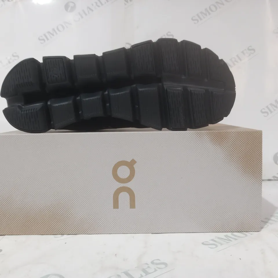 BOXED PAIR OF ON CLOUD 5 WATERPROOF SHOES IN BLACK UK SIZE 6.5