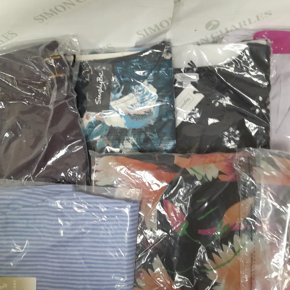 LOT OF APPROX 16 CLOTHING ITEMS IN VARIOUS BRANDS, STYLES, COLOURS AND SIZES