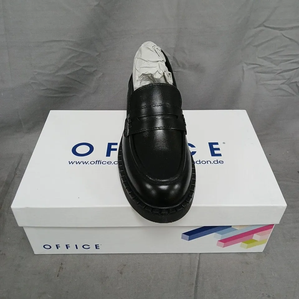 BOXED PAIR OF OFFICE FAVOUR CHUNKY SOLE LEATHER SHOES - 6