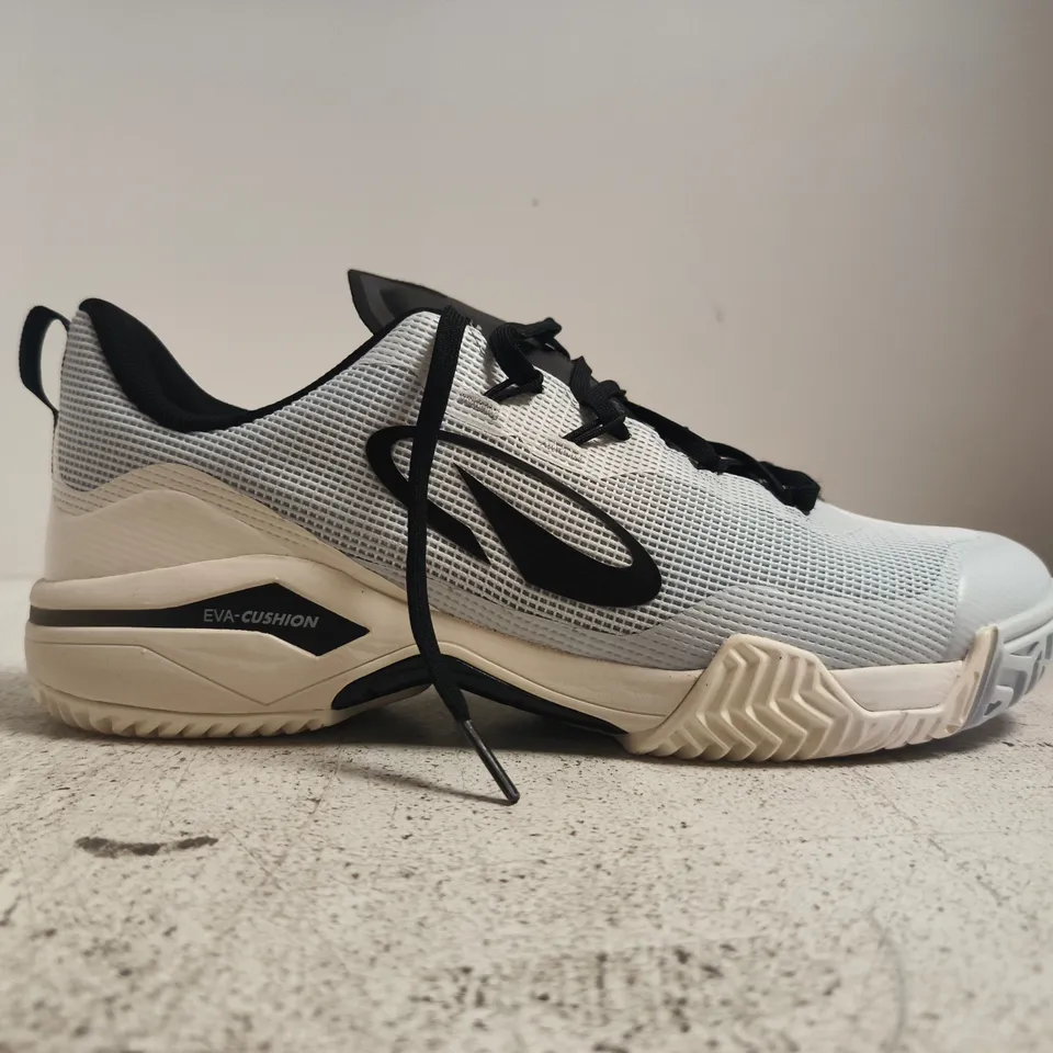 BOXED PAIR OF DECATHLON TRAINERS IN WHITE/BLACK SIZE UK 8