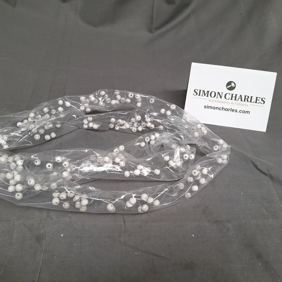 BOXED UNBRANDED WHITE BERRY CHRISTMAS GARLAND