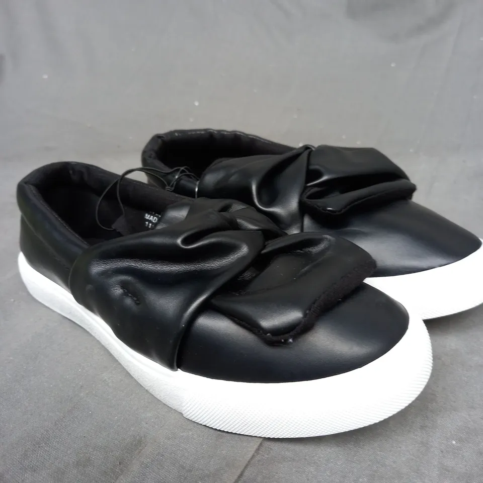 BOX OF APPROXIMATELY 10 PAIRS OF JUNIOR LOW BLACK AND WHITE BOW SHOES 