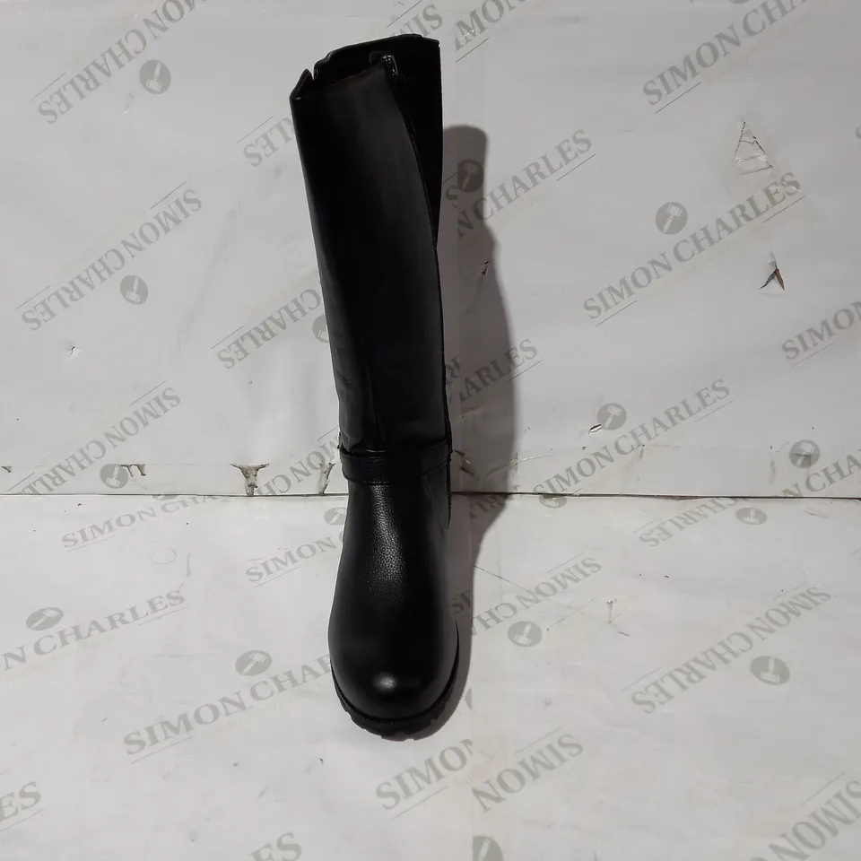 BOXED PAIR OF HOTTER FAUX LEATHER BOOTS IN BLACK UK SIZE 6