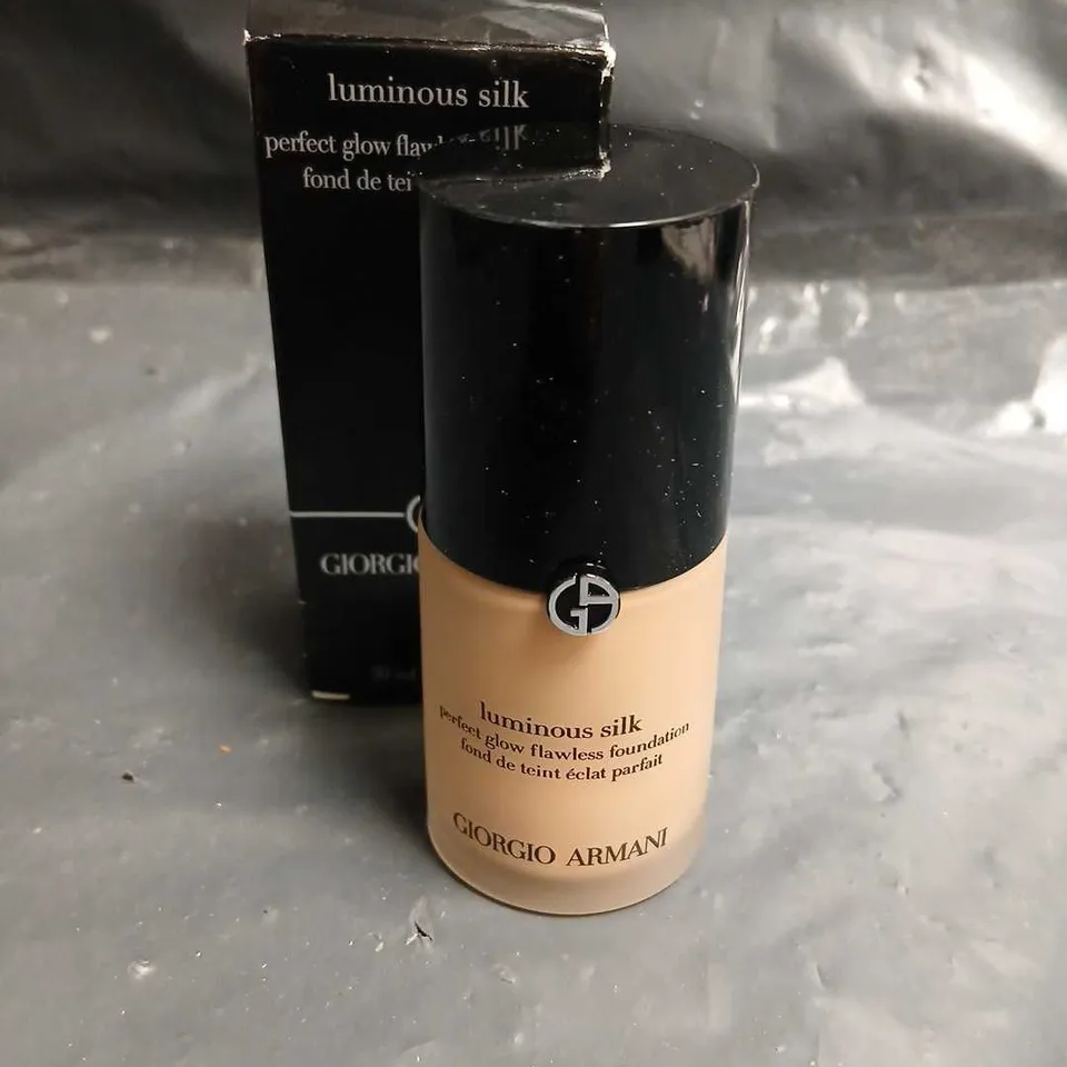 GIORGIO ARMANI LUMINOUS SILK FOUNDATION