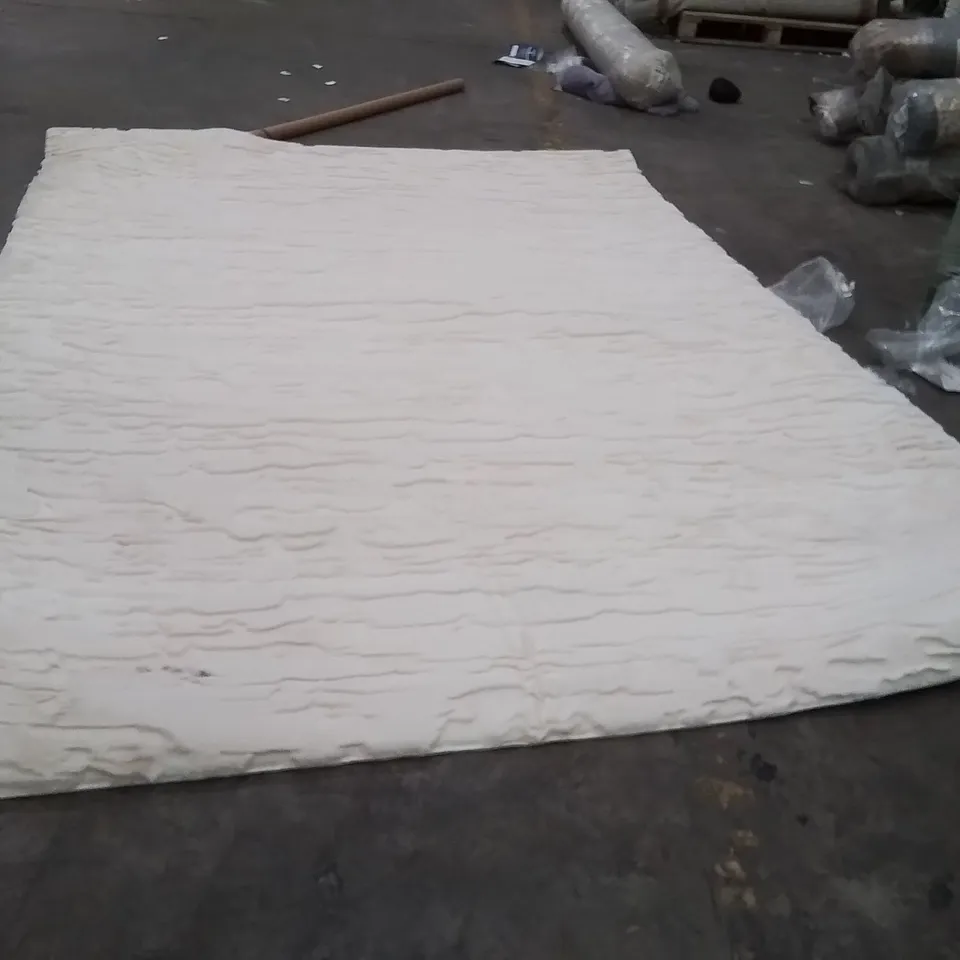 QUALITY DESIGNER AREA RUG - APPROXIMATELY 290X200CM