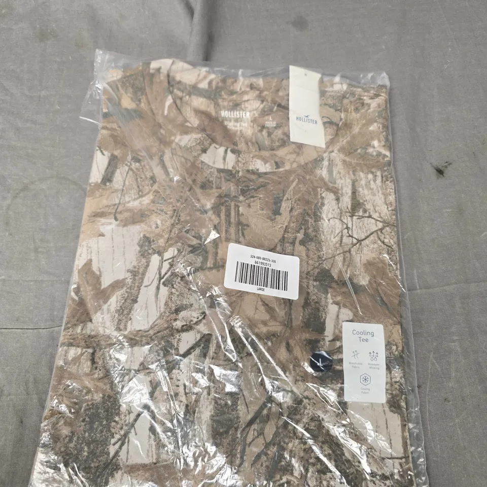 HOLLISTER REXALXED FIT COOLING T-SHIRT - L