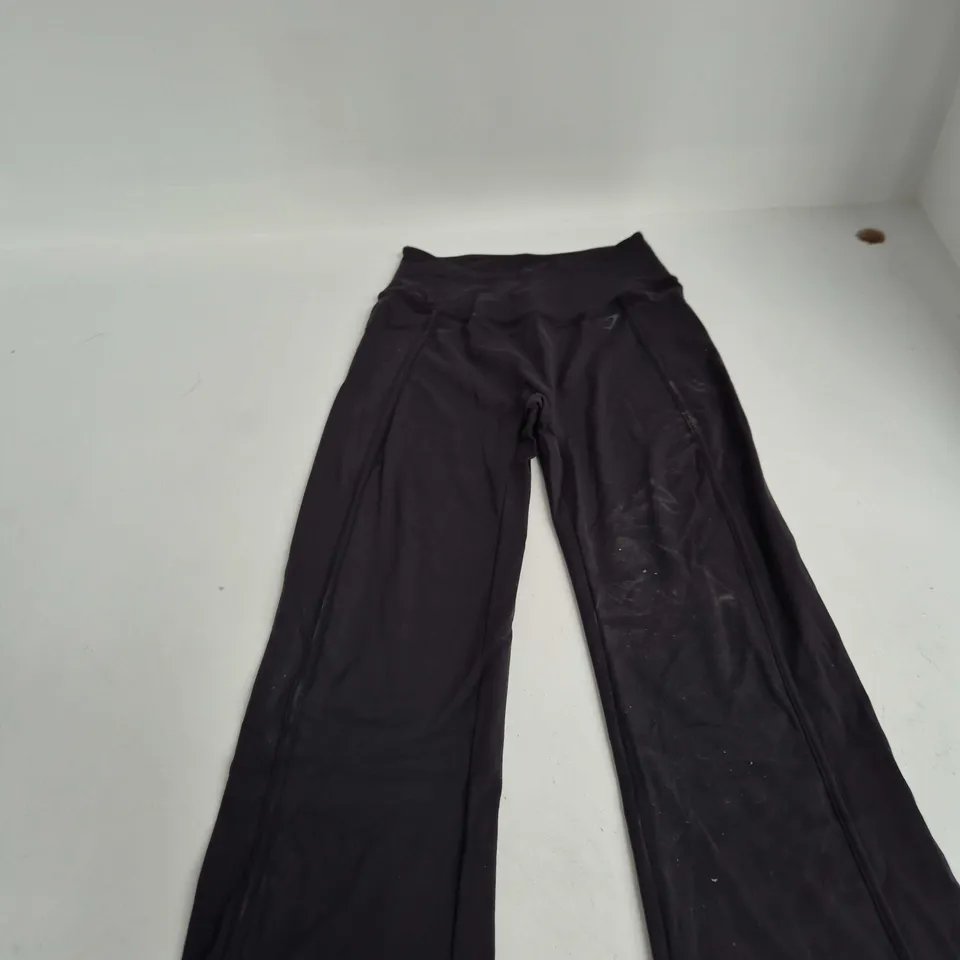 GYMSHARK BLACK LEGGINGS – WOMEN’S, SIZE M