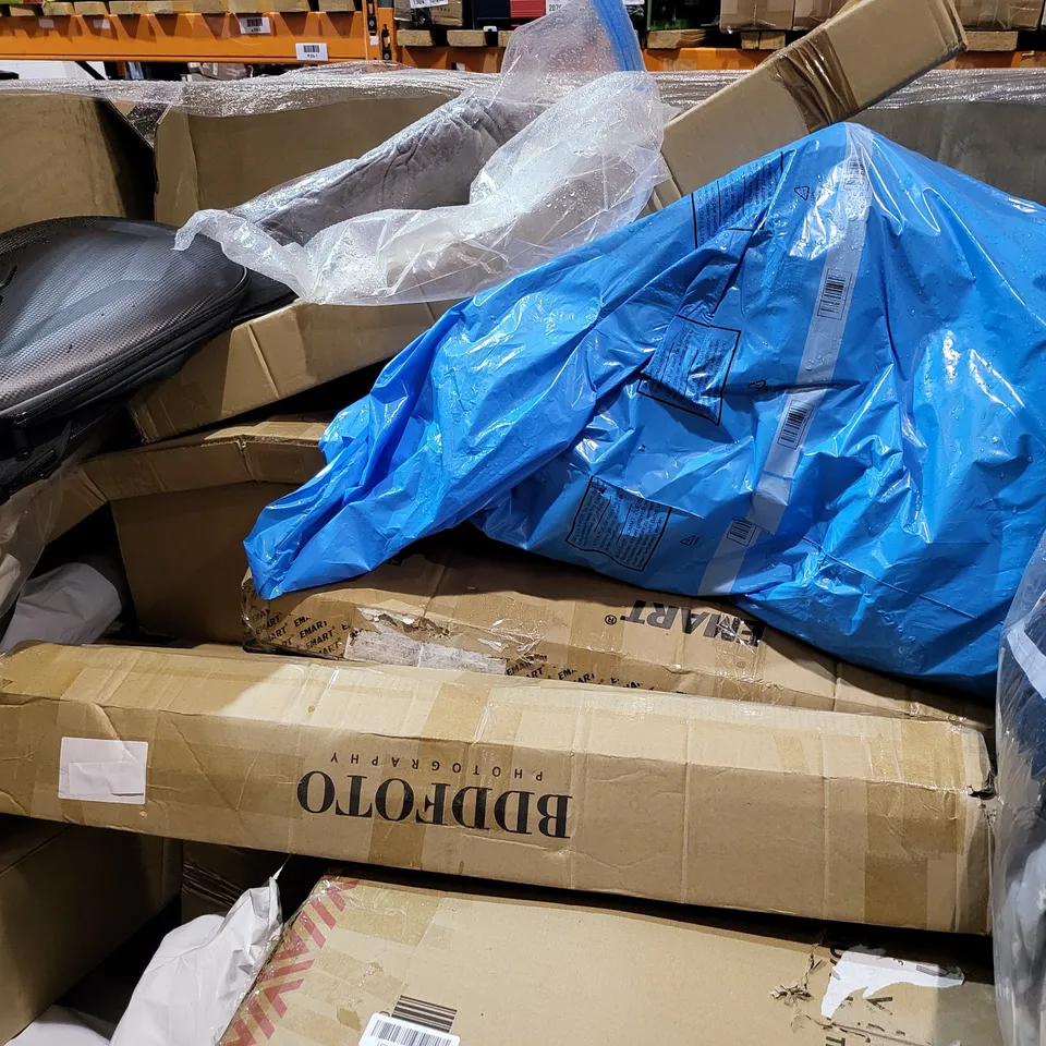 PALLET OF A SIGNIFICANT QUANTITY OF ASSORTED ITEMS TO INCLUDE USAGEAR CONSOLE TRAVEL CASE FOR PS5, INSIDE OUT SAND WATER TABLE, HEATED BLANKET, UBOTIE MOUSE AND KEYBOARD COMBO, ETC