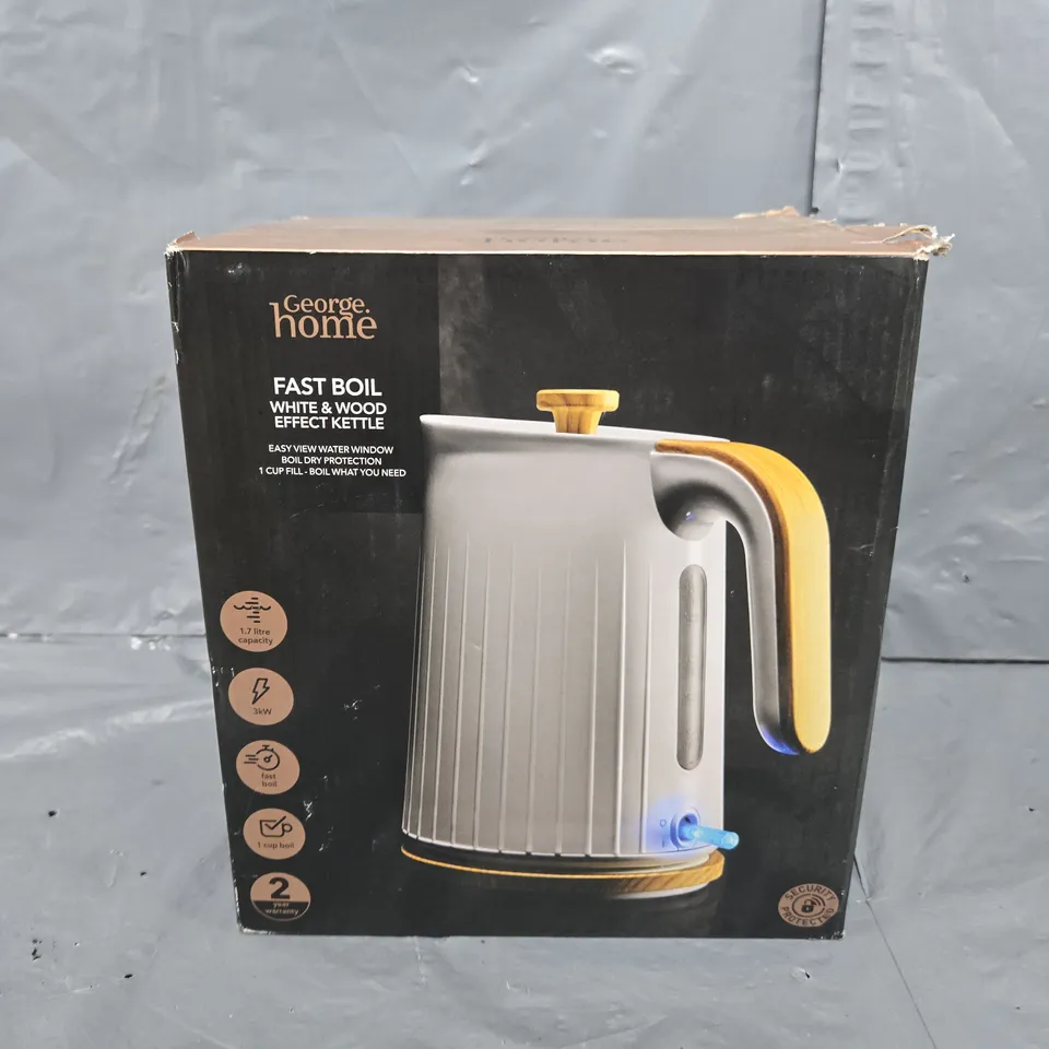 FAST BOIL WHITE AND WOOD EFFECT KETTLE